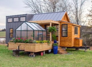 Märkliga stugan är bara 30 kvm stor, men när vi ser rymliga insidan vill vi flytta in direkt.