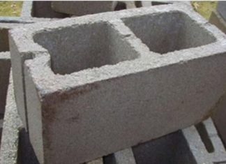 Mannen kjøper en betongblokk, og gjør noe jeg ALDRI har tenkt på. Men en titt, og jeg er solgt!